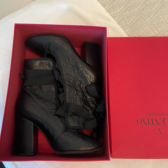 VALENTINO versatile lace up boots with medium heel - Picture 2 of 2